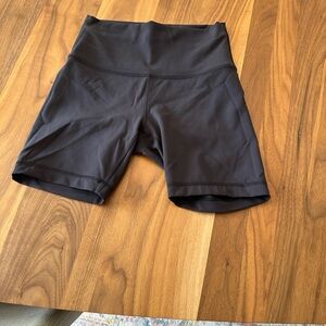 Wunder Train High-Rise Short 6"